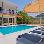 Villa Infinity Olive *